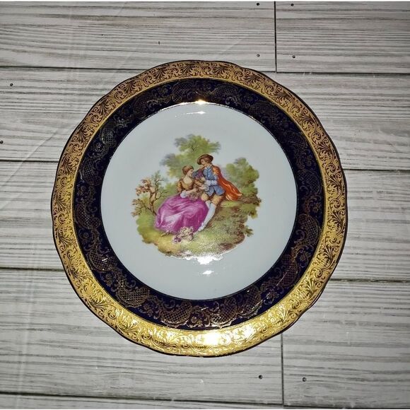 Vintage La Reine Limoges France Romantic Courting Couple Collectible Plate - Picture 2 of 8